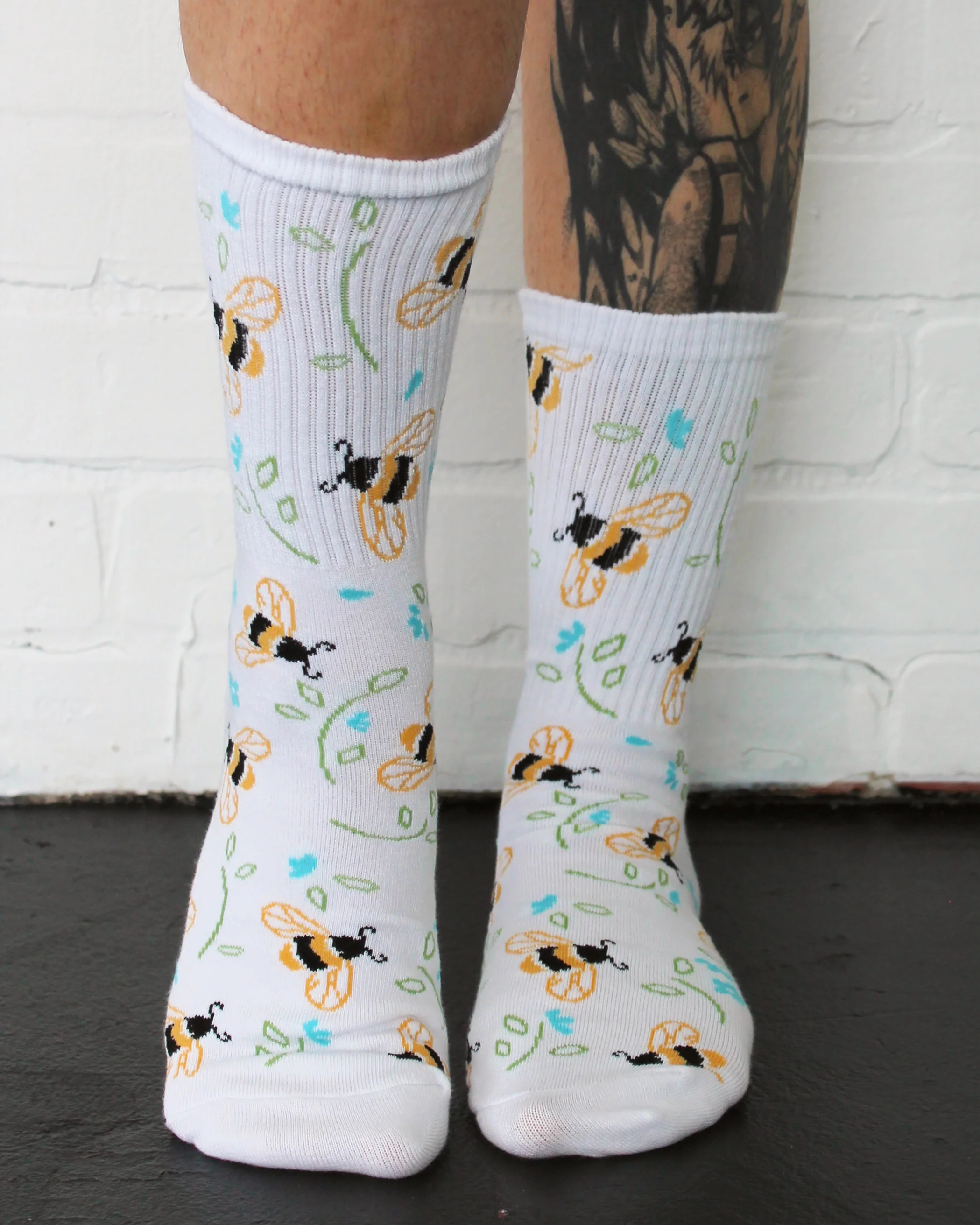 Buzzin' Around Socks - Image 4
